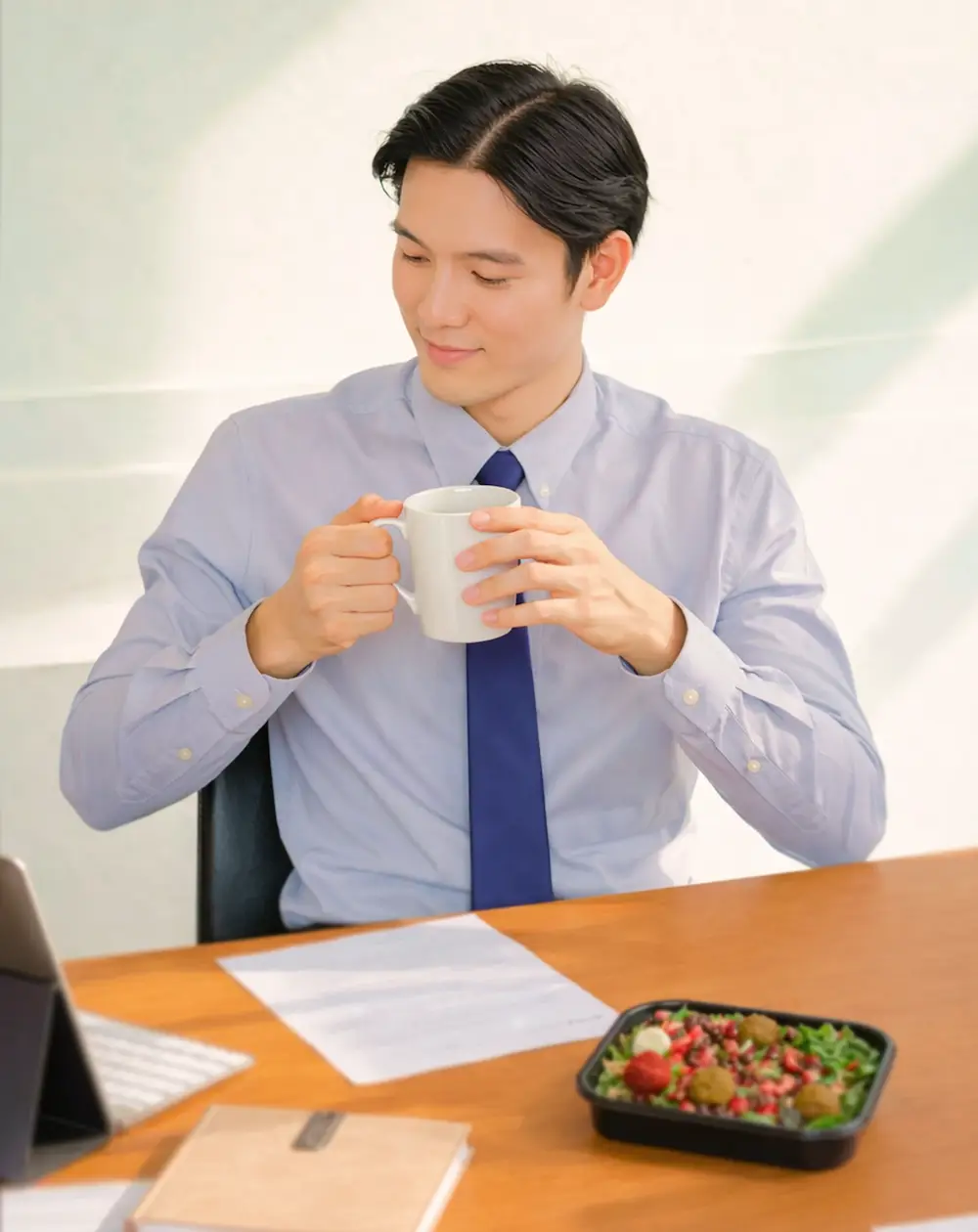 Man enjoying a meal break